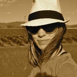 Amoureuse d'aventures, de l'étrange et du beau. /Writer and outdoor lover from Montréal.