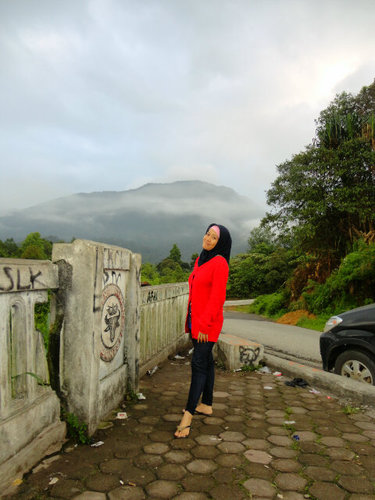 Allah akan Menggantikan yG hilang dg yg LEBIH bAIK
Saya hanya wanita biasa, yg banyak kekurangan n tak akan pernah menjadi sempurna tanpa adanya cinta.