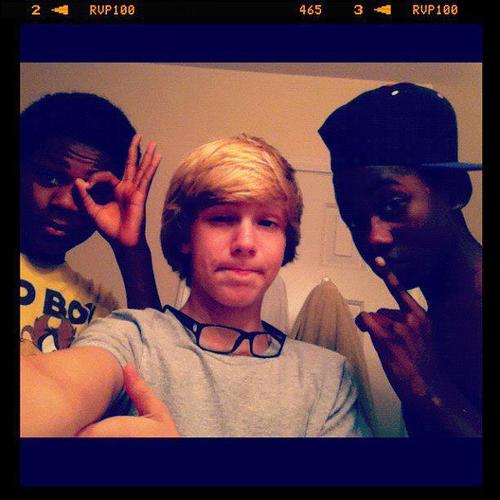Gregory Austin Dupree|15|Single|BoyMahomie|Belieber|Directioner|BeadlesBabe my mama had 99 tampons but a bitch ate one.