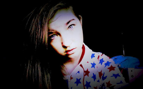 Follow me at @elliebooth16 new account xx