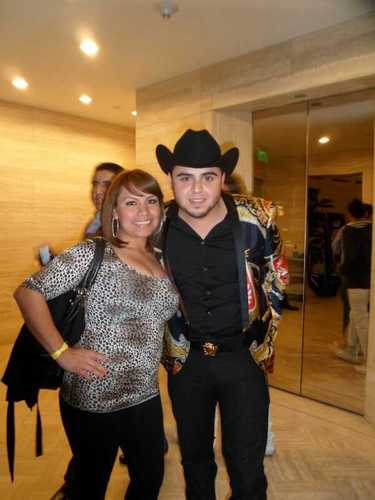 Me gusta... Gerardo Ortiz ,Helen Ochoa ,El dasa,Nena Guzman..etc etc...,estoy enamorada de la vida , amo a mi familia,no me gusta la gente ipocrita oh criticona