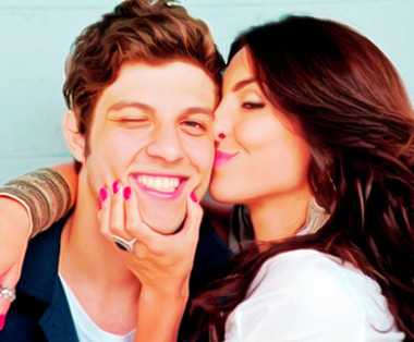 Sou ChaMel, moro na Chamelândia, falo chamelês, estudo Chamelologia, meu hino é Recomeço = I LOVE CHAY E MEL ♥