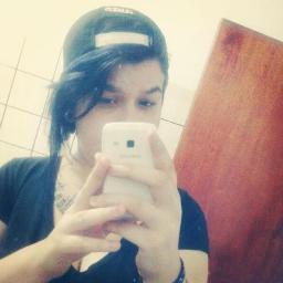 Sou um mero largado, que nunca endireito.