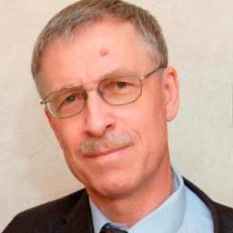 Economist. Writer. http://t.co/PNP4fDtKaX  General Manager. The fan to travel. Multicultural knowledge.