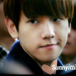 อันยองครับ ^^ ผมบยอน แบคยอน หนุ่มสุดเคะ?? ที่สุดใน EXO  ผมใจดี ขี้เล่น ยิ้มเก่ง (หรอ?) ฟอลมานะครับ *แจกยิ้ม*