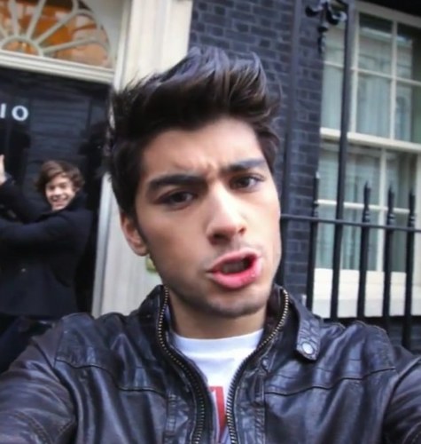 iUhmHazza's profile picture. Preferences in my tweets. Feel free to suggest anything, I would absolutely appreciate feedbacks. Photos arent mine tho.