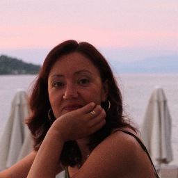 CEO of PicknMix Communications and mum-of-3 who needs yoga & wine to survive...