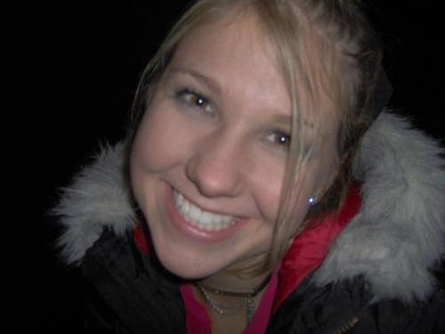 umm..I'm Lesley..I love to Laugh! I'm totally crazy about music and I'm funny!