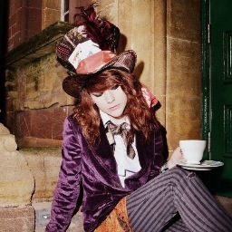 life is your playground, i like making music, tailcoats, glitter, contact juggling and dancing with lovely amazing people
http://t.co/Siyvx5zu Check it out!!