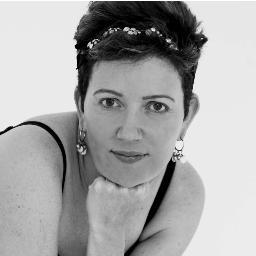 All-round funny girl. Journalist, author & facepainter
