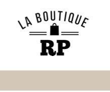 Une boutique-agence de relations presse avec des petites robes noires passionnées par les voyages.