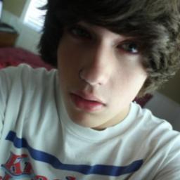 principeenbusca's profile picture. 17. Madrid. Mi psicologo decidió tirarse por la ventana.