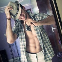 ♪♫Sem desandar, sem humilhar ninguém
É assim que eu quero ser, sim, um cara melhor
Não melhor do que ninguém, mas o melhor que eu puder ser♪♫