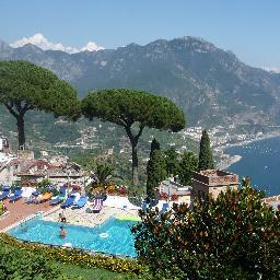 Apartments of Villa Casale offer the possibility of enjoy the magic of Ravello in a secluded and intimate atmosphere.