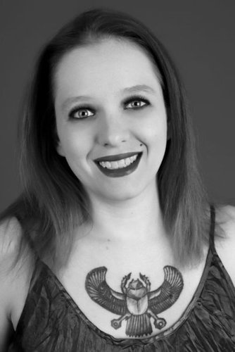 OracleReadings's profile picture. My name is Amanda Mae, and I am a card reader. I have been reading cards since I was 12 or 14 years old, that is about 20 years now.