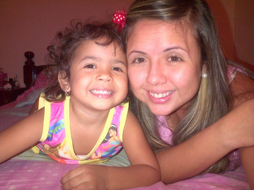 esposa y madre...  creyente de jesucristo como mi unico y suficiente salvador!
viviendo una vida caoticamente hermosa...