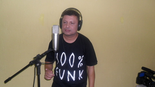 Mc Zinho BH é  um cantor de funk e está se revelando no Brasil e no mundo.