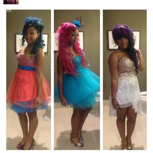 Hii Guuys ima FAnPAGE foo bahja as you can see Iloveebeauty somuch and most of my tweets about follow me and mention fo ah fb Teamiphone TeamBAHjA SHamoni r