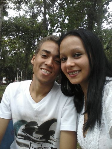 filho de pais maravilhosos .. lutador incansavel .. esposo de uma mulher linda e especial .. e acima de tdo servo do DEUS VIVO =)