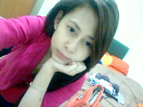 ika_vv's profile picture. Aku ingin memiliki seseorang yg bisa menjaga ku, menjadi imam  ϑi  hidup ku yg menuntun aku ke jalan mu ya allah , yg mengusap air mata ku ketika aku menangis .