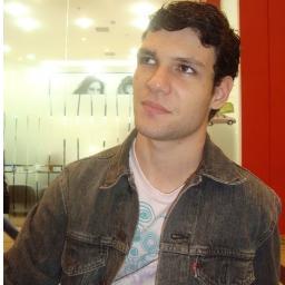 Vinicius Cruz, um jovem paranaense, com  24 anos, . inovador e sempre atento em defender as politicas publicas  para jovens .