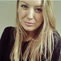 27 / freelance journalist / ass. shopmanager / poezenmama / healthyfoodjunk
