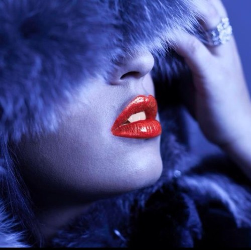Model/Artist/Poet/Correspondent/Actress/Bartender in NYC. ~Hustler-extraordinaire~  #MoreThanJustAPrettyFace
