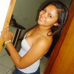 Minha maior virtude é manter um sorriso nos lábios enquanto o coração explode de dor.!!!