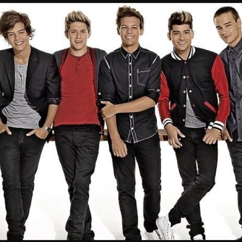 Emblem 3 / Miley Cyrus / One Direction / Cher Lloyd / Ellie Goulding / Demi Lovato / Justin Bieber / Lana Del Rey / Selena Gomez.