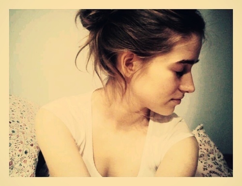 In love with Coldplay,Lindsey Stirling,Legolas,Skyrim and Rob Stark and Dany. I wanna live in Middle - Earth.