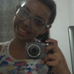 legal.simpatica,persistente,inteligente,amo animais,falo tudo na cara, chata quando preciso,etc.....P.S:CORINTHIANA