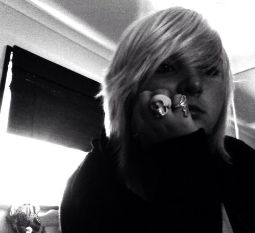 16, depression, anxiety, ocd, bipolar, insomnia, self harm, Ed, suicidal. Please safe me from this horrible thing called life.