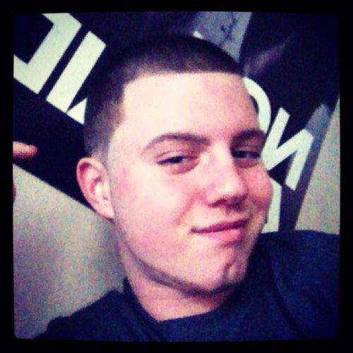 I smoke weed till i illusinate!! I'm wicked Dope. And people say i look like Mac Miller