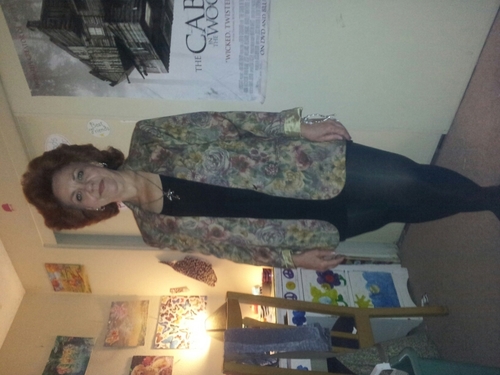 : ) im a cool grandma with a great fashion sense i love to help ppl and in a relationship with Steve Alford