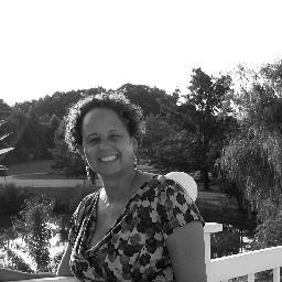 Jennifer Cunningham@funjobsforseniors writes articles that help the blogger increase traffic. She also writes about helpful ideas that seniors want answers to