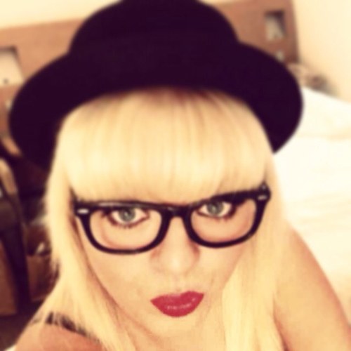 lolin_lou's profile picture. Being me is hard going...i'm just a day dreamer 