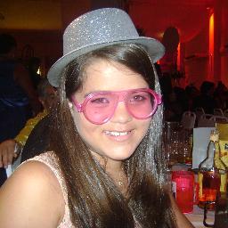 Ser rebelde não é só discordar, é questionar a autoridade,Ser rebelde não é só ser do contra, é fazer o que acha certo,Ser rebelde é pensar com a própria cabeça
