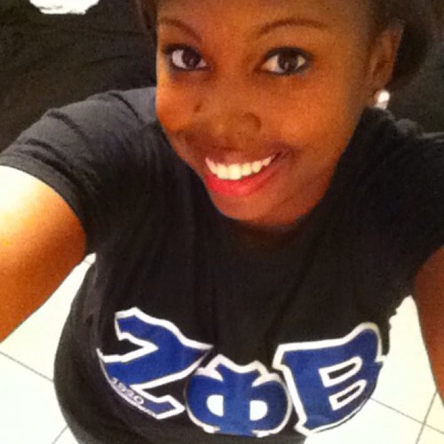 I am Courtney((: 
 #ΖΦΒ 
#TeamJESUS  #TeamSELU  #TeamCANCER 