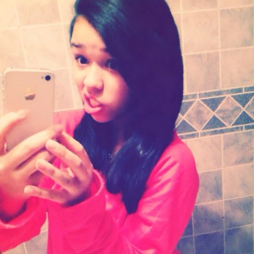 Hiii I'm Samantha I'm taken by a cute boy ... Follow me ? I follow bak.❤