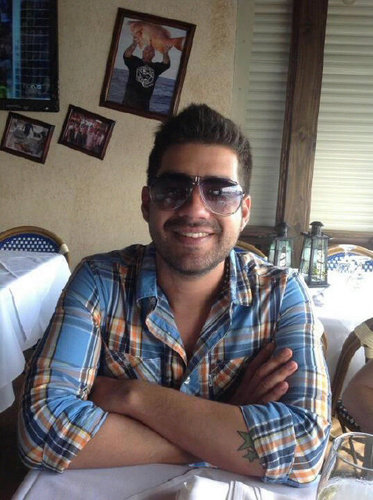 Me gusta el alcohol, la musica, el baile, la fiesta, soy alegre, gitano, buen amigo, intenso, extrovertido, espontáneo, educado y fiel :) detesto las mentiras..