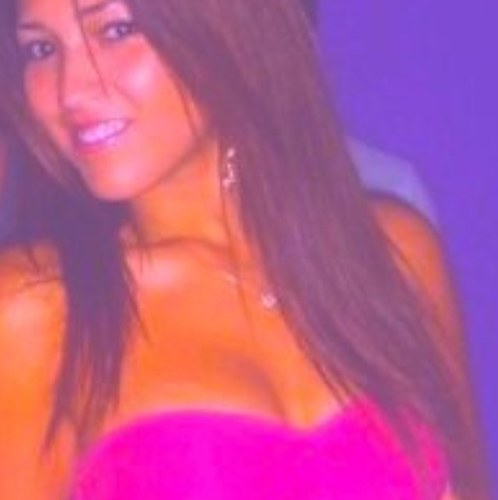 Business Woman. Loves Family,Music,Dance,Fashion,Travelling,PROPERTY,Food and L.I.F.E;)