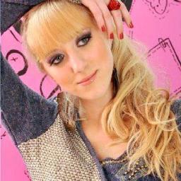 JuliiNetel's profile picture. Lo frágil de la Locura. ~