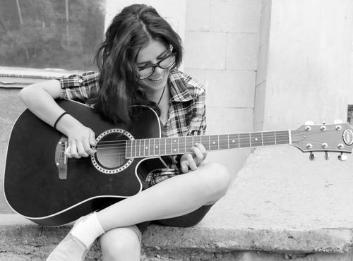 I was cast out of my family when I was very young but I managed to find happiness in music. Now im looking for someone to share it with./single/looking#RP