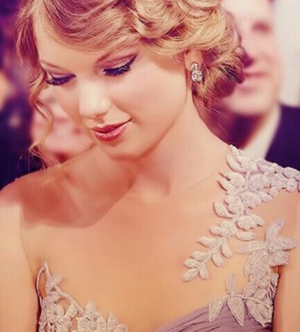 be always good To people my Idol told me,i love you so @taylorswift13 .guys dont forget,There's more to life than dating the boy on the football team.