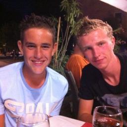 Niels sws altijd topp met jou ey, dikke lowl 
Houvanje kneusje x je nichtje