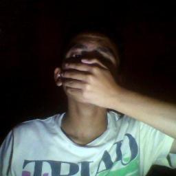 jika kamu kembangnya aku kumbangnya,tapi sayang kita tak satu taman :(