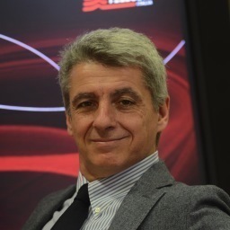 alebastoni's profile picture. Mi occupo di comunicazione digitale e sono appassionato di musica, chitarre, vino e running.