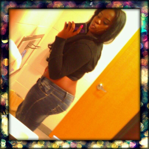 Jus Follow Me , I Follow Back , #TeamBi #TeamBigBooty, Oh Yea Follow My Beautiful #Twifey @NelliPooh__ (: and Im #TeamHollywood (: