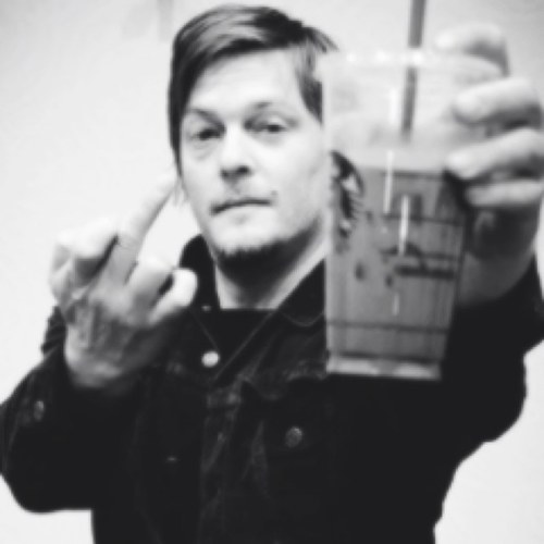 '' tatuei twd no meu coracão. ''