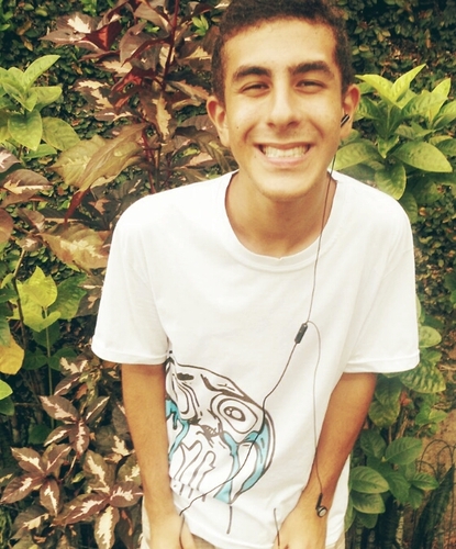 Sim, eu sinto falta, mas não corro atrás, eu desisti de você. afinal é quase um suicídio sofrer por alguem se quer nota nossa presença.
